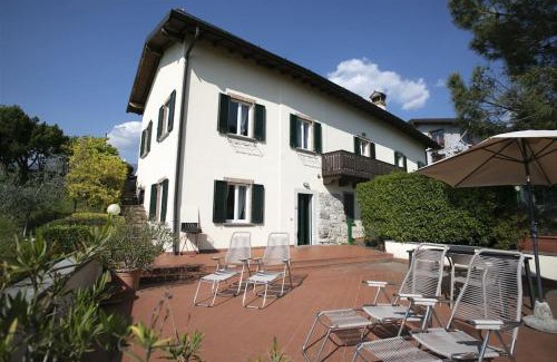 Sulzano Apartment | Pet-Friendly Getaway at IseoLakeRental - Casa Rododendro