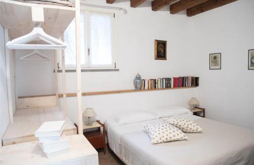 Sulzano Apartment | Pet-Friendly Getaway at IseoLakeRental - Casa Rododendro