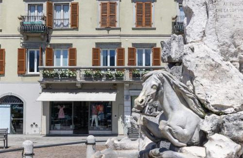 Lovere Old Town Apartment | Discover IseoLakeRental - La Terrazza sul Porto Retreat