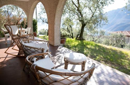 Zorzino Villa | Pet-Friendly Retreat at IseoLakeRental - Villa Flavia