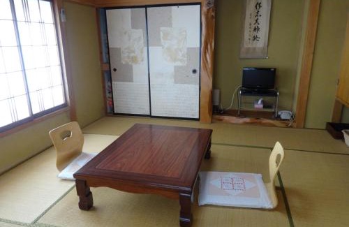 Matsuzaki Hotel | Relax at Ishibu-so: Family-Friendly with Hot Tub & Breakfast