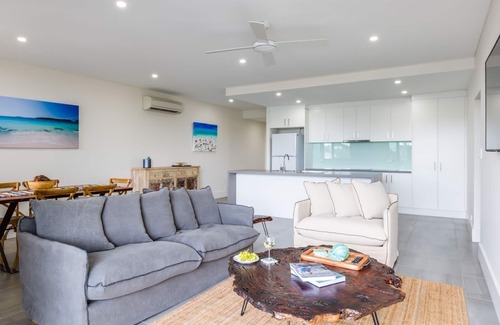 Huskisson Apartment | Ishtar Apartment 4: Breathtaking Water Views & Great Amenities