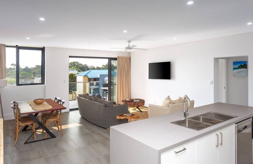 Huskisson Apartment | Ishtar Apartment 4: Breathtaking Water Views & Great Amenities