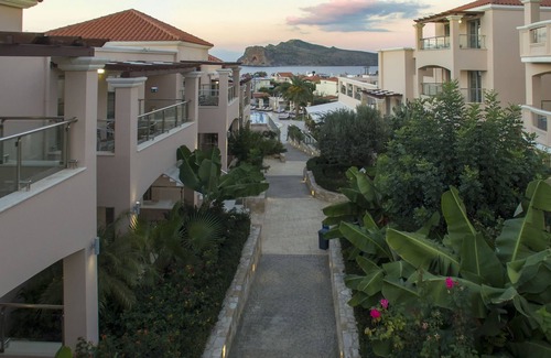 Agia Marina Apartment | Isida Hotel: Pet-Friendly Paradise with Scenic Ocean Views