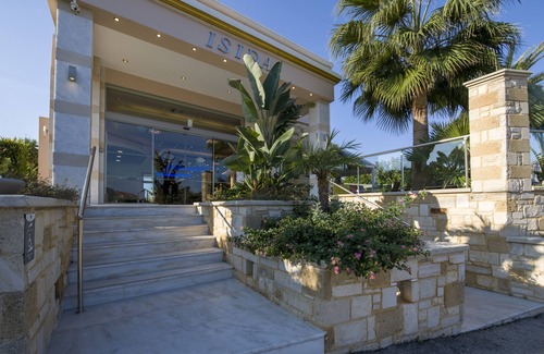 Agia Marina Apartment | Isida Hotel: Pet-Friendly Paradise with Scenic Ocean Views