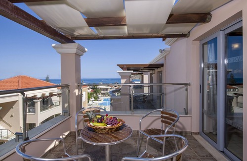 Agia Marina Apartment | Isida Hotel: Pet-Friendly Paradise with Scenic Ocean Views
