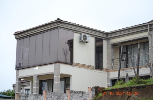 Bluff House | Inviting Isilosamanzi Guest House with Pool and Family Fun