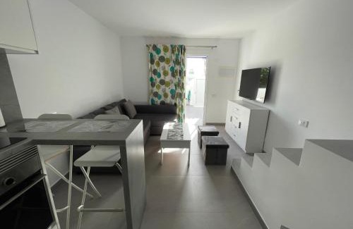 Sonnenland Apartment | Discover Isis House: Oceanfront Bliss with Top Amenities