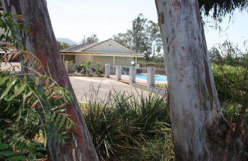 Scone Hotel | Cozy Isis Motel Scone: Family-Friendly with Pool & Breakfast