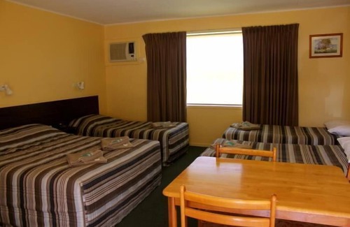 Scone Hotel | Discover Isis Motel Scone: Family-Friendly with Pool