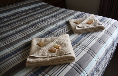 Scone Hotel | Discover Isis Motel Scone: Family-Friendly with Pool
