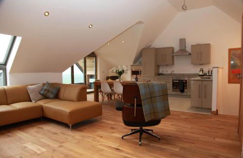 Forfar House | Discover Isla: Relax by the Pool in Paradise