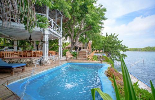 Rosario Islands Hotel | Isla Mulata: Pet-Friendly Retreat with Ocean Views