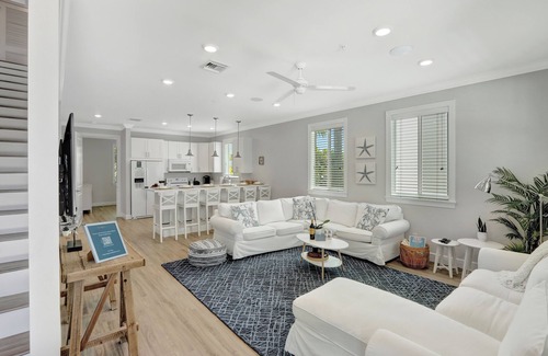 Upper Matecumbe Key Villa | Isla Sands Collection: Sleeps 24, All Ensuite Bedrooms, Waterfront