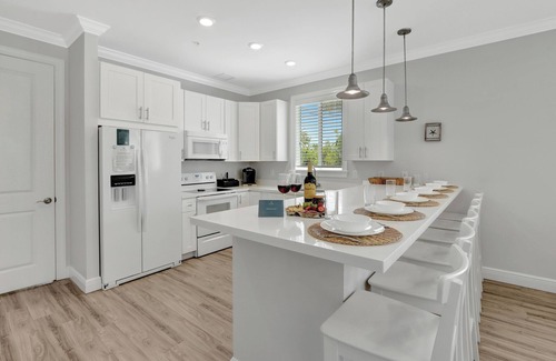 Upper Matecumbe Key Villa | Isla Sands Collection: Sleeps 24, All Ensuite Bedrooms, Waterfront