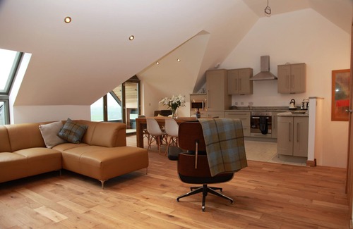 Forfar Cottage | Isla Steading: Pool, Jacuzzi & Views of the Cairngorms