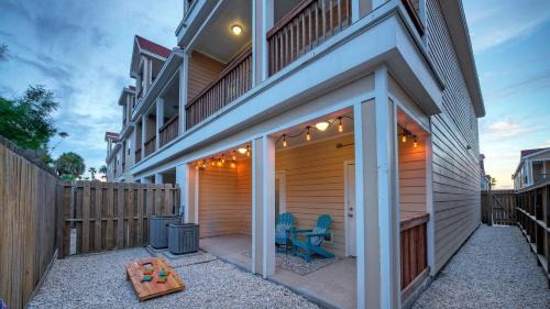 Cinnamon Shore House | Isla View by AvantStay: Walk to Beach with Pool Access