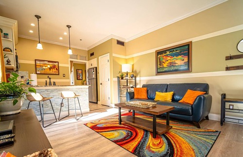 Oatmeal Condo | Island 2213 | 1 Bed, 2 Bath