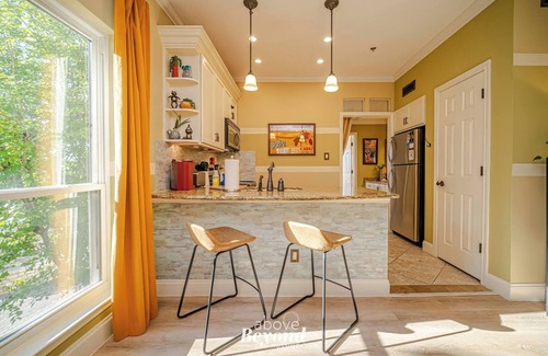 Oatmeal Condo | Island 2213 | 1 Bed, 2 Bath