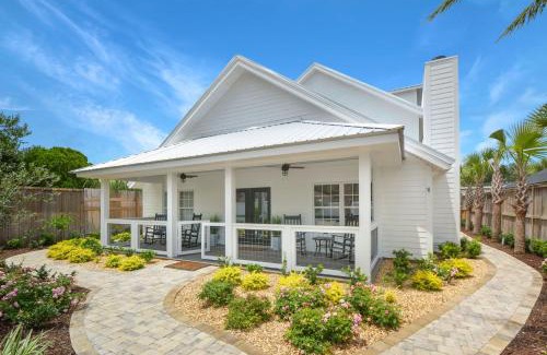 Saint Simons Island House | Island Attitude: Family and Pet-Friendly Getaway Awaits