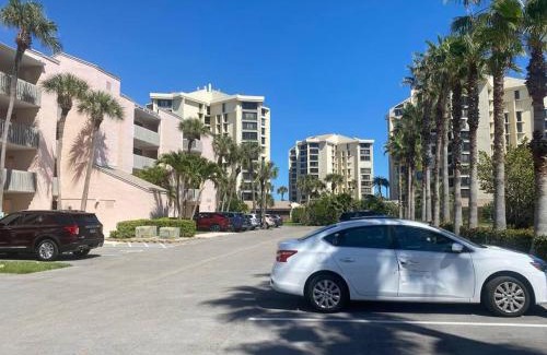 Fort Pierce Apartment | Relaxing Island Beach Villa with Private Pool and Ocean View