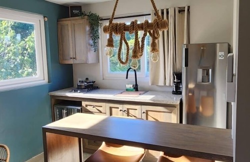 Roatan Apartment | Island Breeze #6 AC and wifi clost to everything