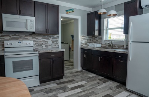 Spanish Wells Apartment | Island Breeze Spanish Wells: Free Golf Cart & Kayaks Included