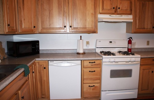 Crane Lake Cabin | Lakefront Island Cabin: Family-Friendly Retreat with Views