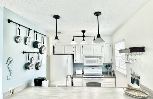 Navarre Beach House | Island Cottage: Beachfront Retreat with Bikes & Kayak Access