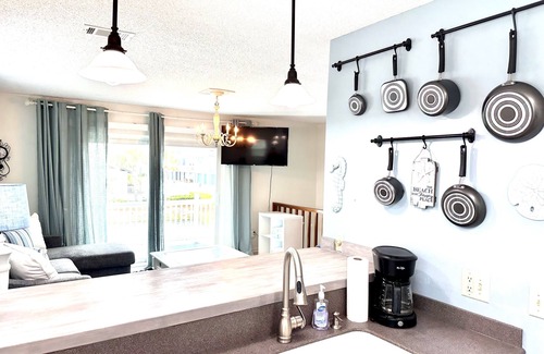 Navarre Beach House | Island Cottage: Beachfront Retreat with Bikes & Kayak Access
