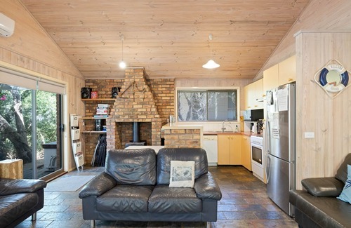 Cowes House | Pet-Friendly Oceanfront Retreat at 3 Island Crescent, Cowes