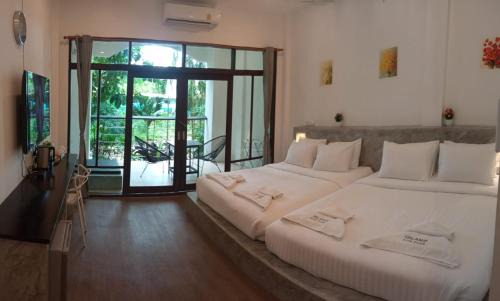Koh Tao Hotel | Island Dive Club: Oceanfront Retreat with Spa & Dining