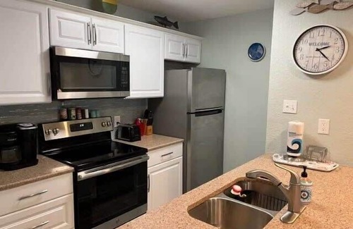 Port Aransas Condo | Family-Friendly Island Dunes Condo Just Steps from the Beach