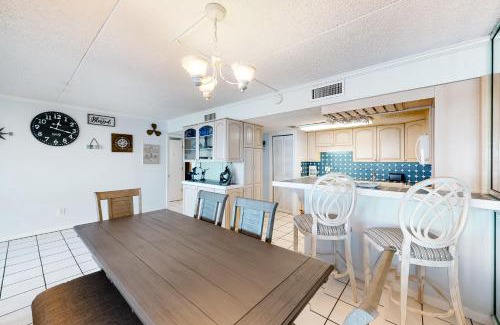 Fort Walton Beach Apartment | Island Echos 2NO: Oceanfront Retreat with Pool & Kid-Friendly