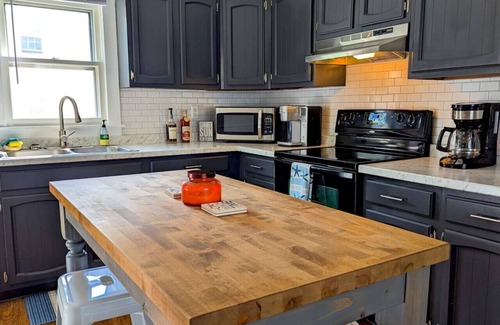 Chincoteague House | Experience Happy Ours - Family-Friendly Beach Cottage Retreat