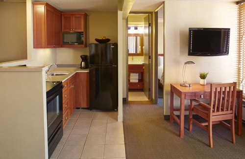 Waikiki Hotel | Island Escape with Resort Amenities and Breathtaking Balcony Views