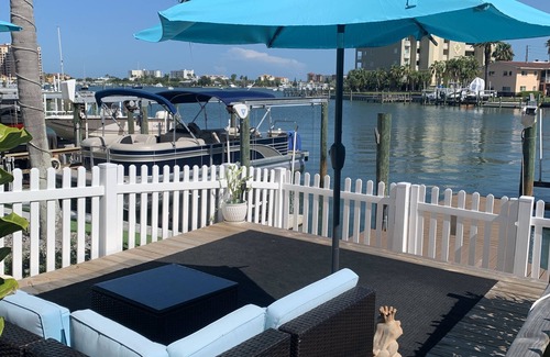 Island Estate Cottage | Waterfront 3-Bedroom Oasis Steps from Clearwater Beach