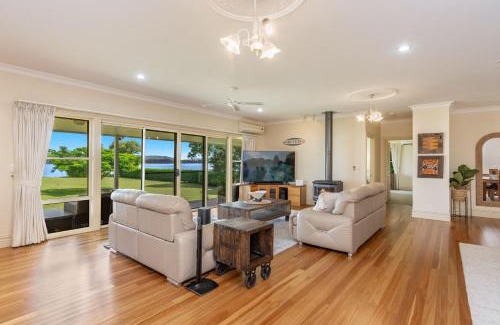 Palmers Island House | Waterfront Island Getaway - Perfect Retreat Near Yamba