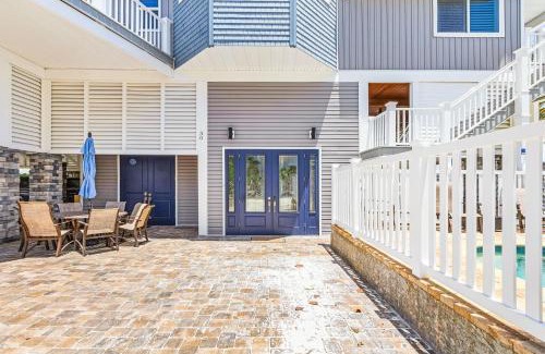 Fort Myers Beach House | Island Girl: Gulf Front Duplex with Pool and Ocean View