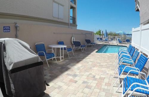 Madeira Beach Resort | Beachfront Island Gulf Resort: Family-Friendly Getaway