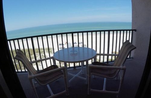 Madeira Beach Resort | Beachfront Island Gulf Resort: Family-Friendly Getaway