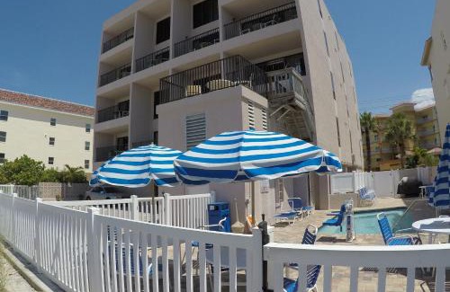 Madeira Beach Resort | Beachfront Island Gulf Resort: Family-Friendly Getaway