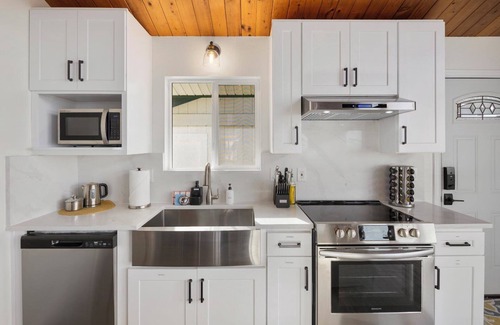 Oak Harbor House | Cozy Ocean Breeze Hideaway with Family-Friendly Amenities