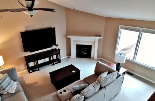 Grosse Ile House | Island home close to water and parks