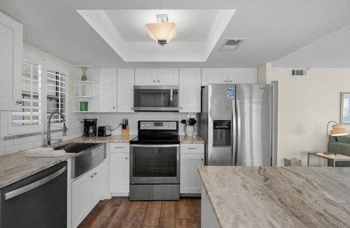 Siesta Key Villa | Discover Island House Beach Resort with Oceanfront Bliss
