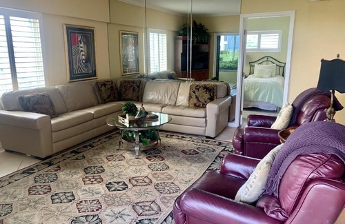 Siesta Key Apartment | Island House Beach Resort: Oceanfront Poolside Escape