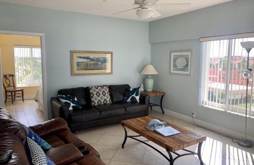 Siesta Key Apartment | Family-Friendly Island House Beach Resort with Pool Access