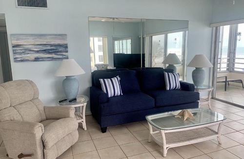 Siesta Key Apartment | Relax at Island House Beach Resort with Pool & Family Fun