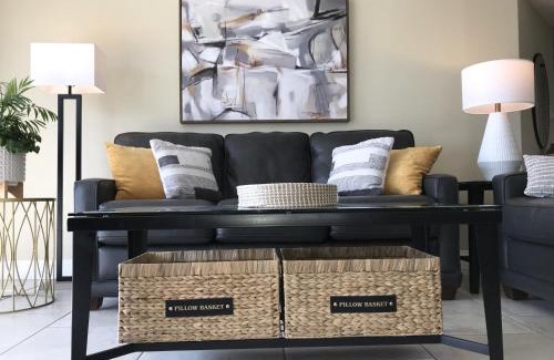 Siesta Key Apartment | Beachfront Island House Resort: Family-Friendly Getaway