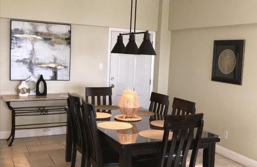 Siesta Key Apartment | Beachfront Island House Resort: Family-Friendly Getaway